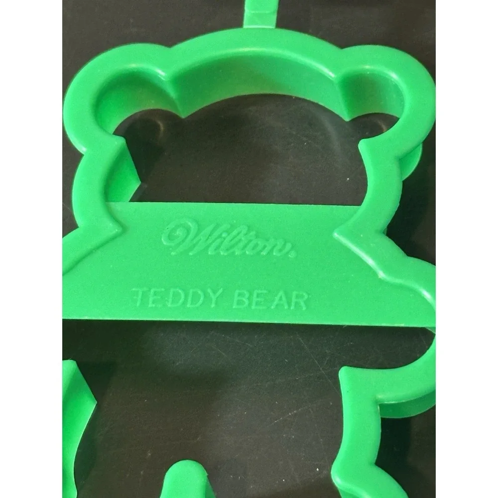 Wilton Plastic Cookie Cutters Lot‎ Of 6